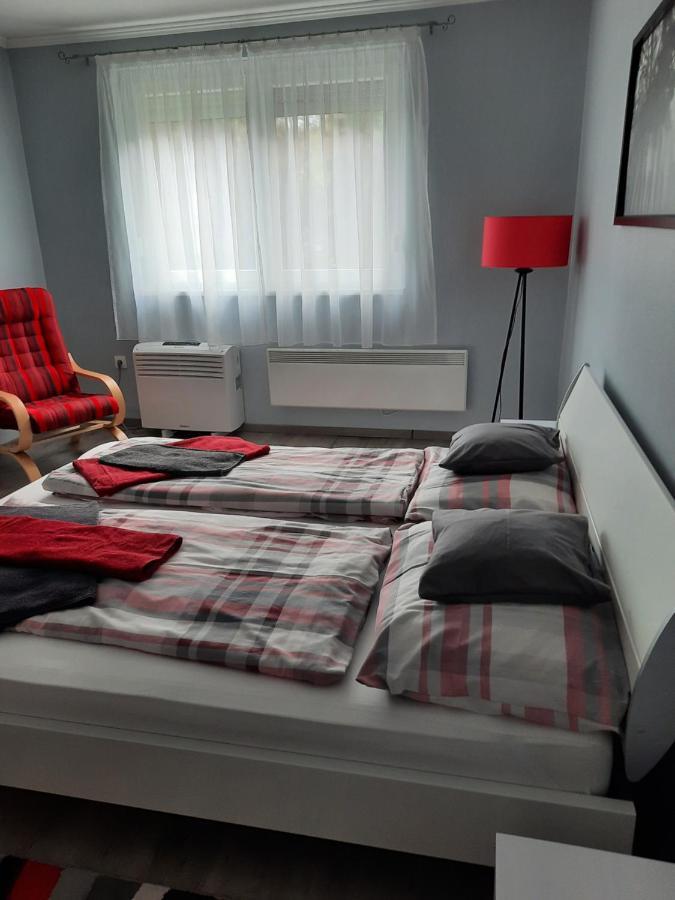 Kodaly Apartman Eger Buitenkant foto