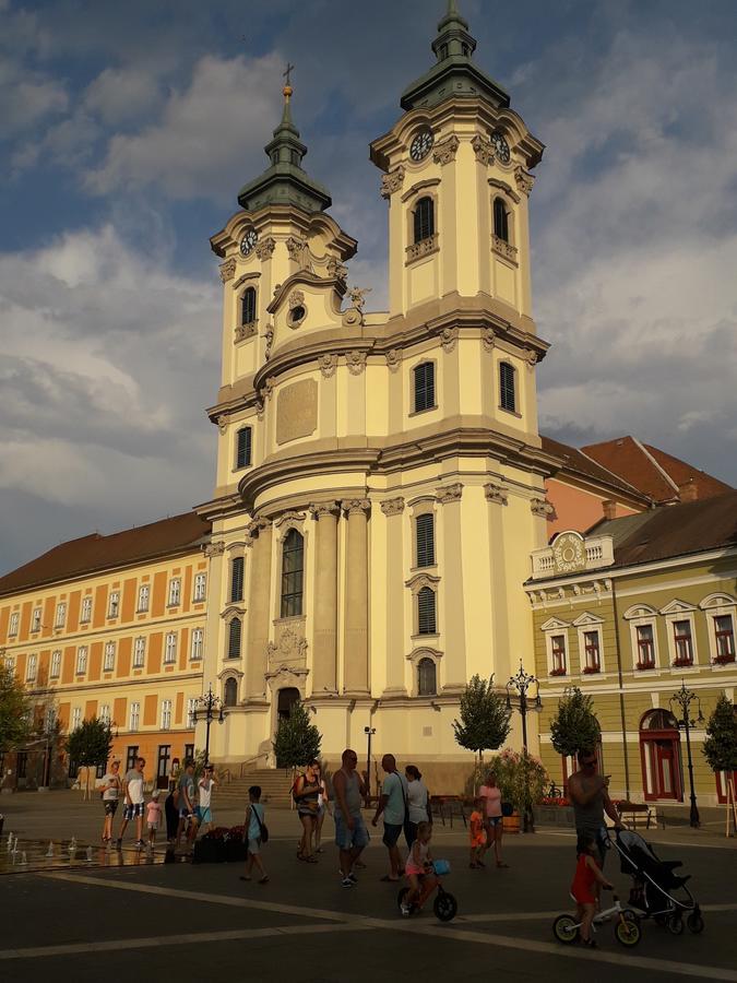 Kodaly Apartman Eger Buitenkant foto