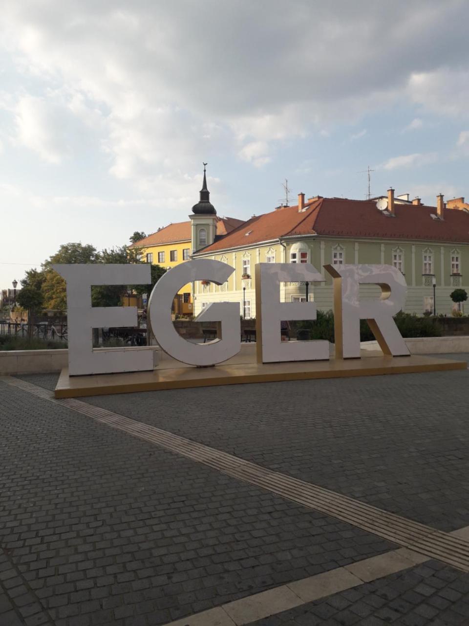 Kodaly Apartman Eger Buitenkant foto